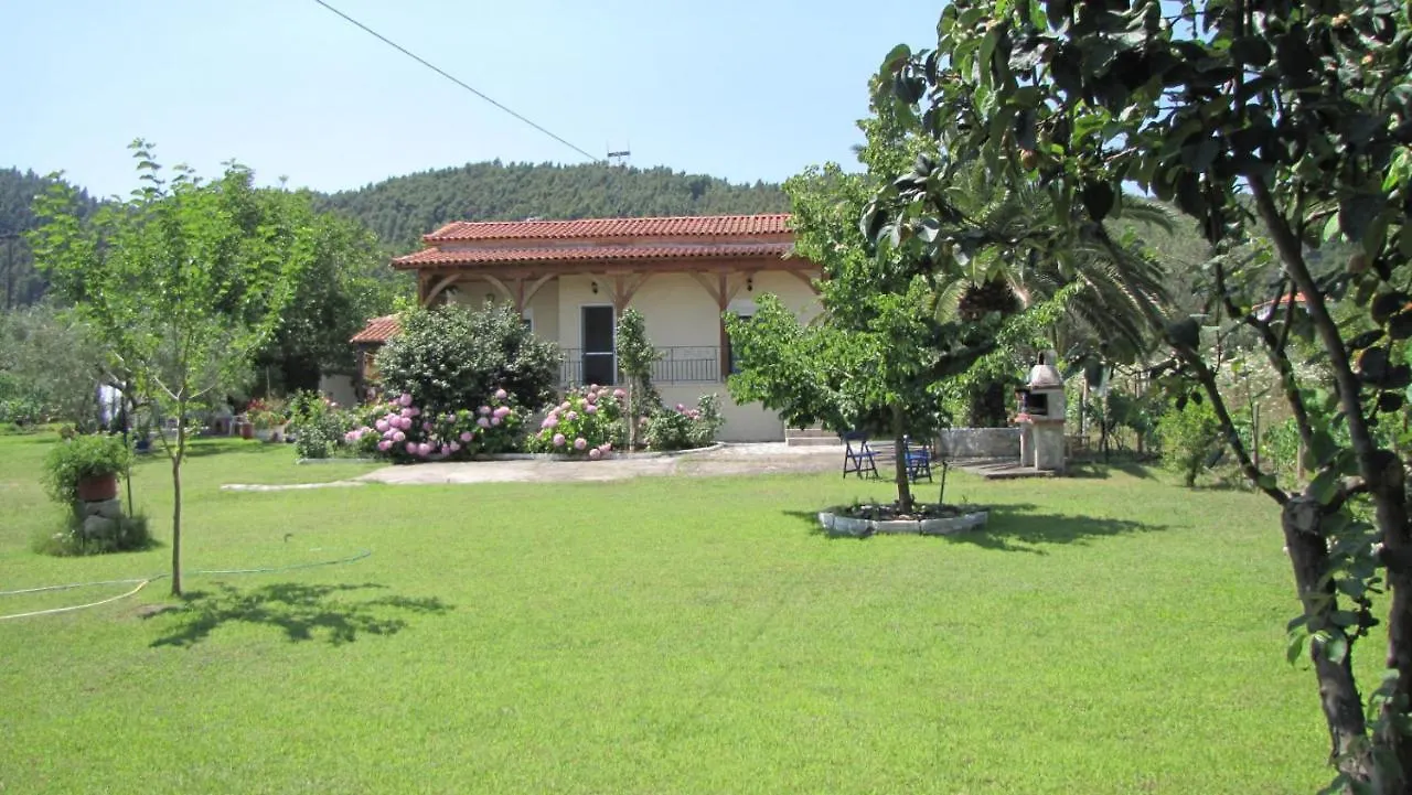 House In Vourvourou With Big Garden For 5 Persons. Villa Holiday home