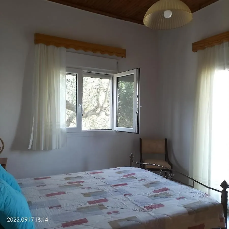 House In Vourvourou With Big Garden For 5 Persons. Villa