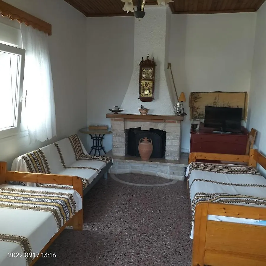 House In Vourvourou With Big Garden For 5 Persons. Villa Holiday home